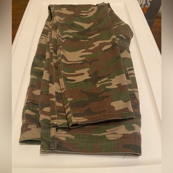 Forever 21 Camo Jeans - Picture 2 of 3